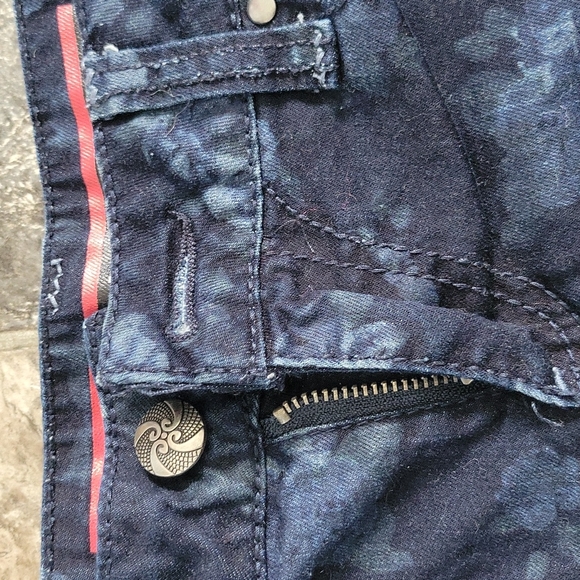 Cute floral shorts sz 27 - Picture 2 of 5